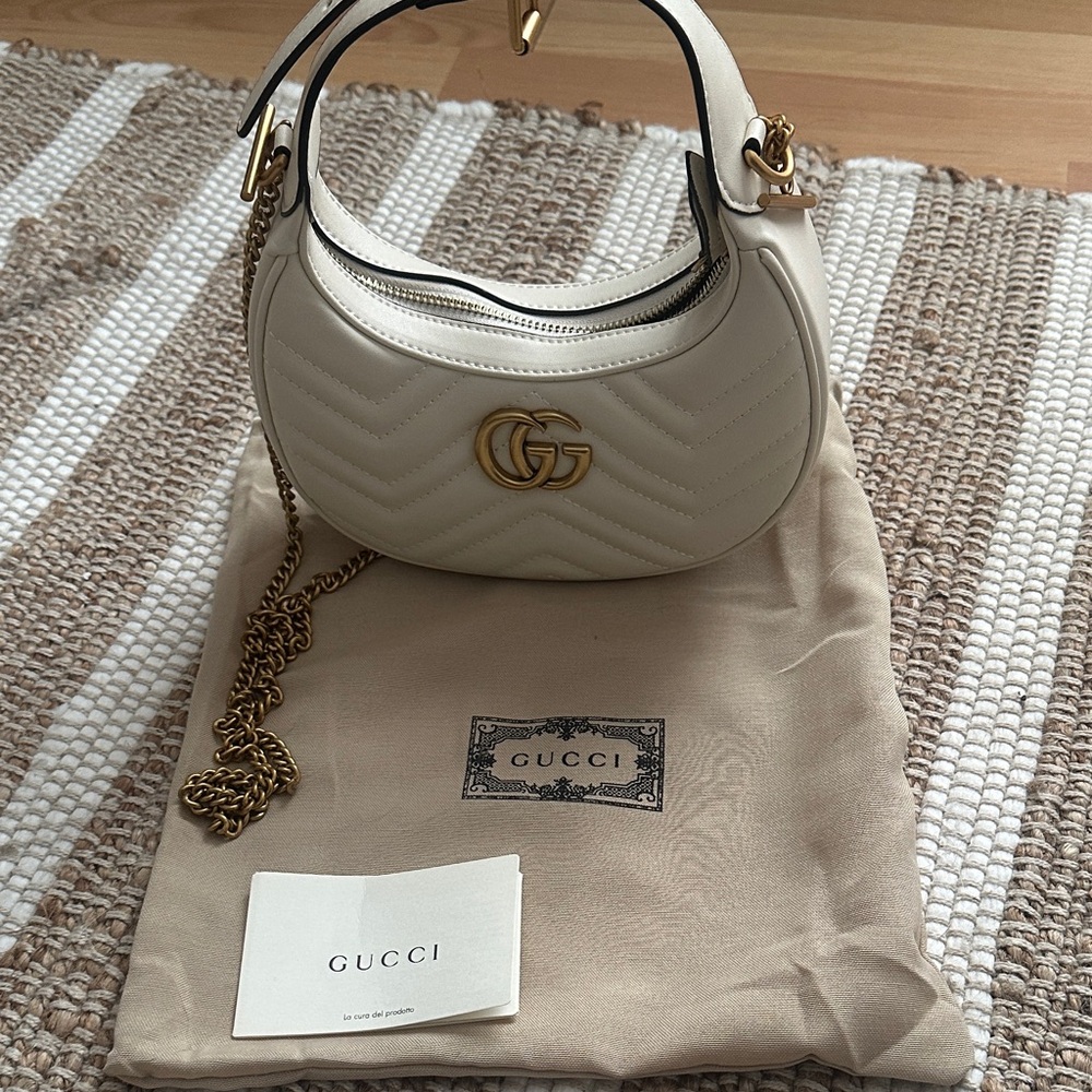 Gucci Off-White Leather Shoulder Bag with Gold Chain